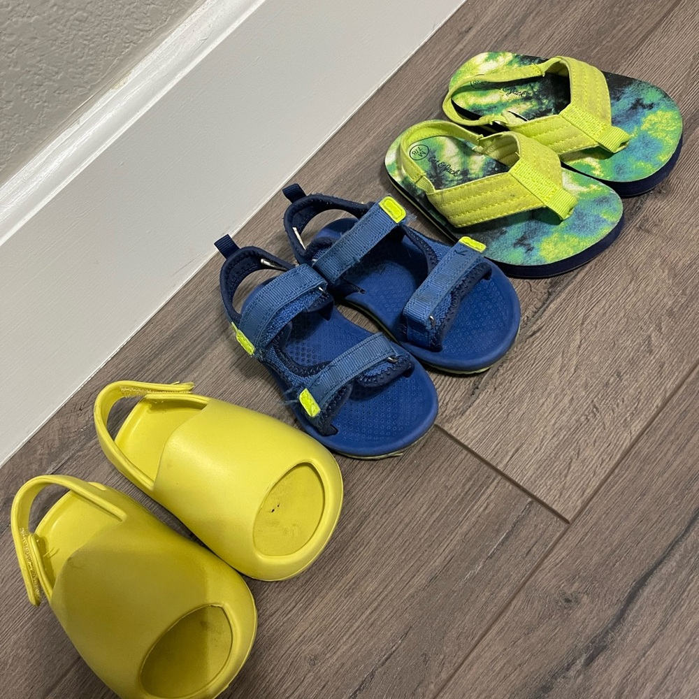 Toddler Blue Green and Yellow Sandals Set size 7